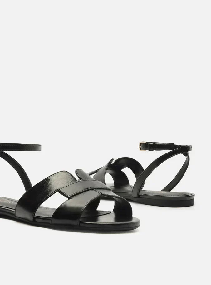 Rasteira Preta Couro Tira Vazada Fivela