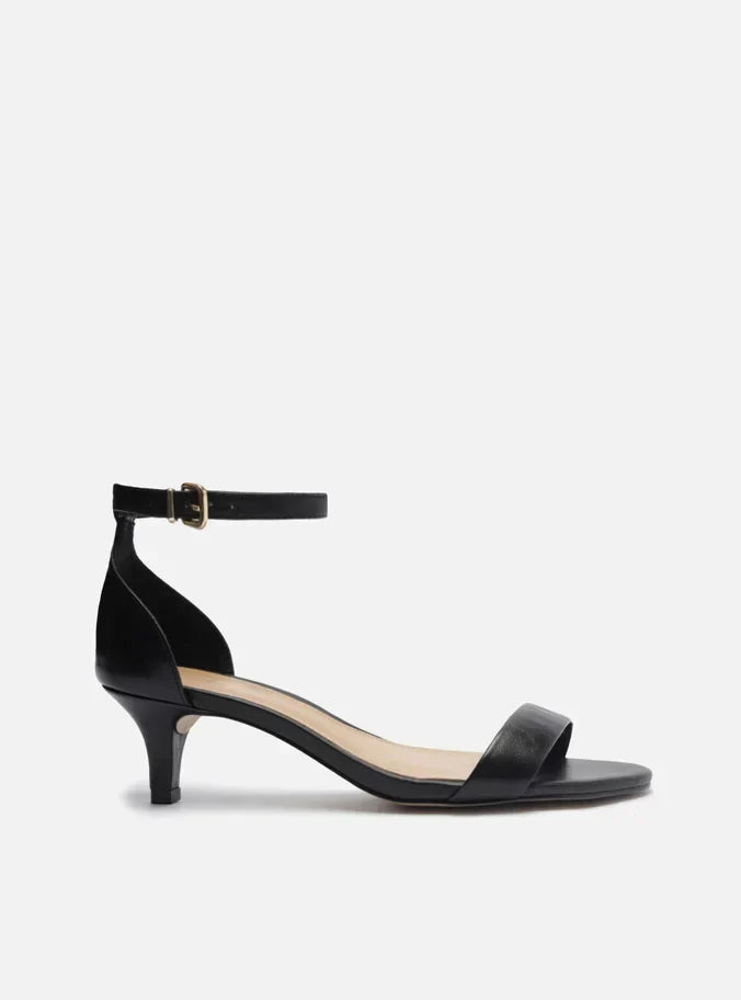 Sandália Preta Couro Salto Baixo Isabelli