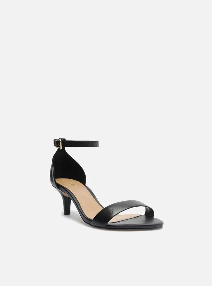 Sandália Preta Couro Salto Baixo Isabelli