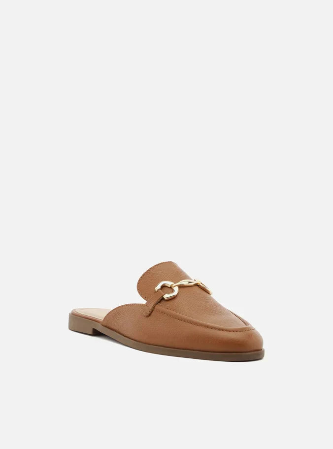 Mule Marrom Couro Bridão Metálico Básica