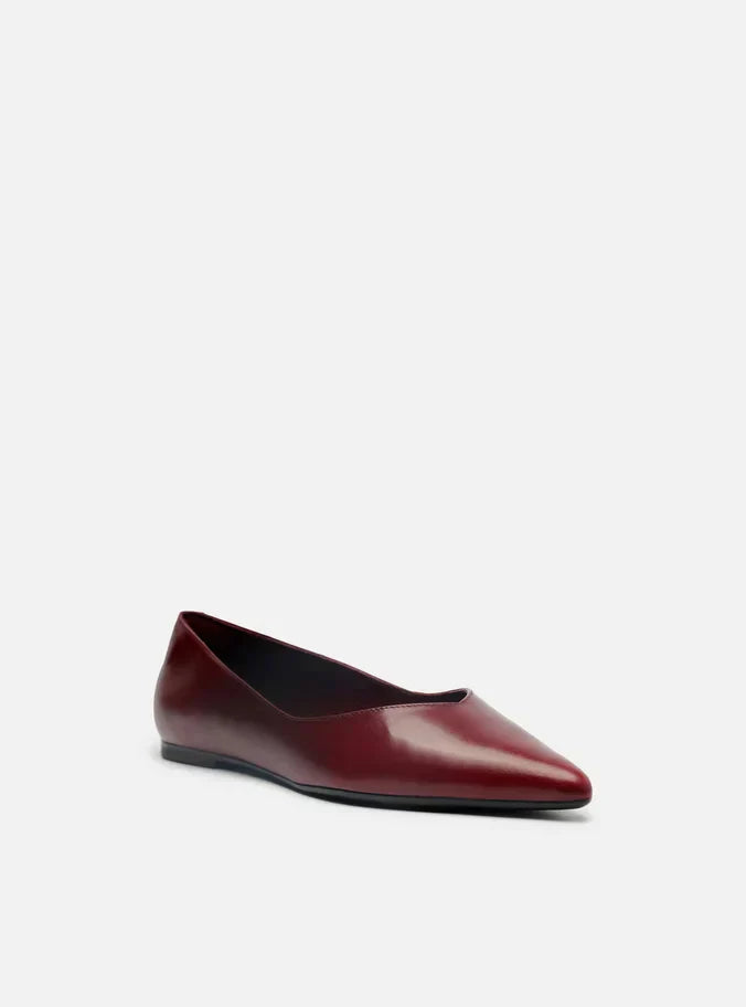 Sapatilha Vermelha Berry Couro Bico Fino Minimal