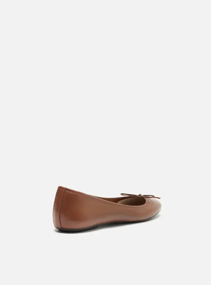 Sapatilha Marrom Couro Bico Redondo Lacinho