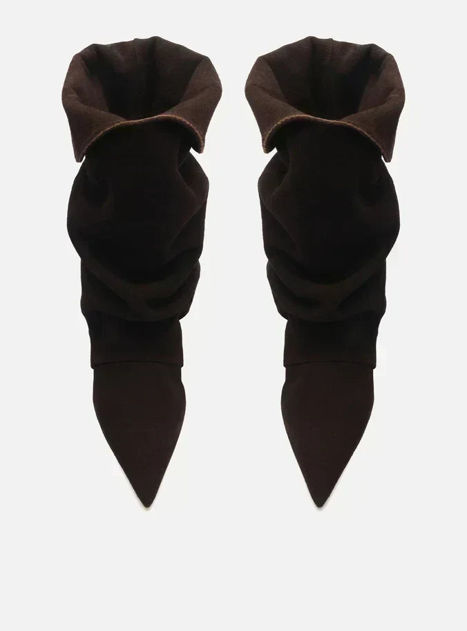 Bota Marrom Café Suede Cano Médio Salto Fino Slouch