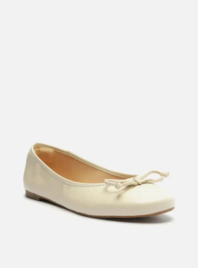 Sapatilha Off-White Bico Redondo Laço