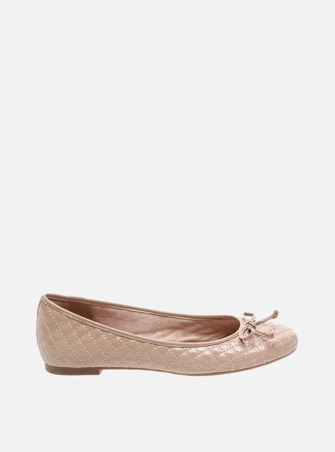 Sapatilha Verniz Matelassê Bege