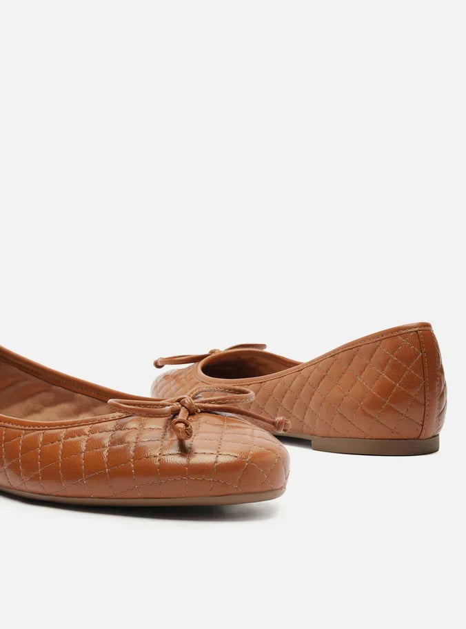 Sapatilha Marrom Matelassê Bico Redondo Laço
