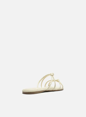 Rasteira Branca Bico Redondo Tiras Nós