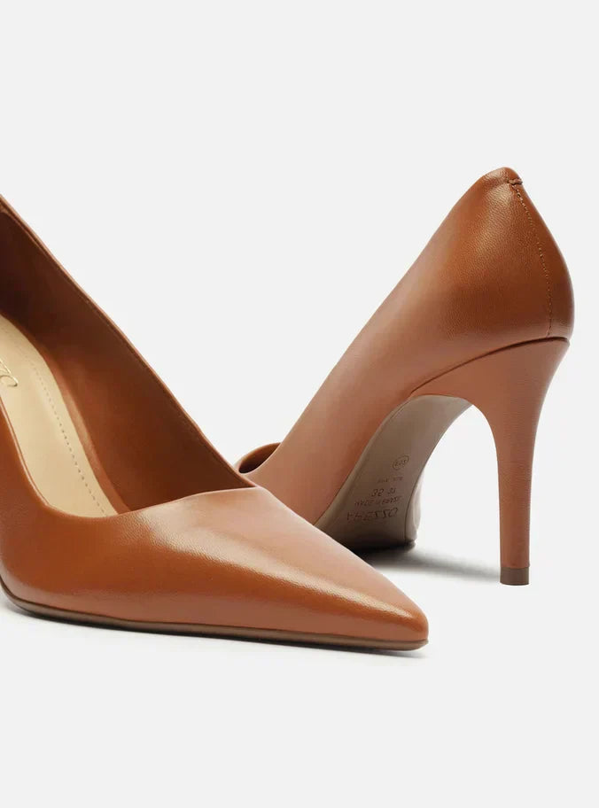 Scarpin Marrom Couro Salto Médio Bico Fino