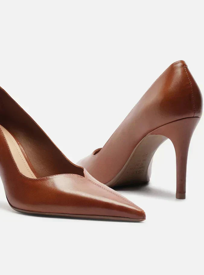 Scarpin Marrom Couro Salto Médio Fino V