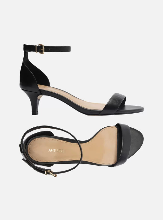 Sandália Preta Couro Salto Baixo Isabelli