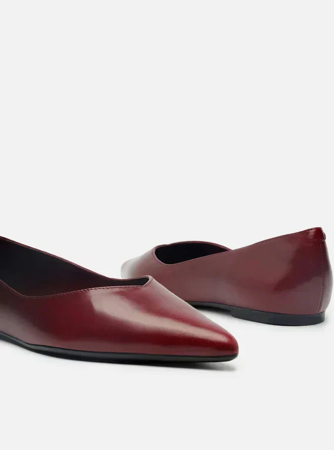 Sapatilha Vermelha Berry Couro Bico Fino Minimal