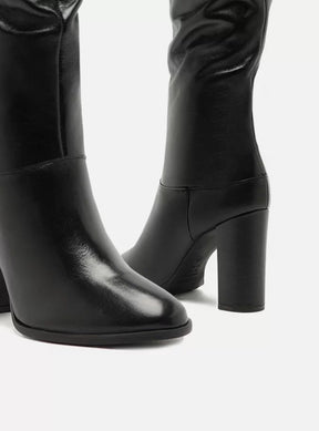 Bota Over The Knee Preta Couro Salto Alto