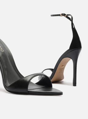 Sandália Preta Couro Salto Alto Tiras