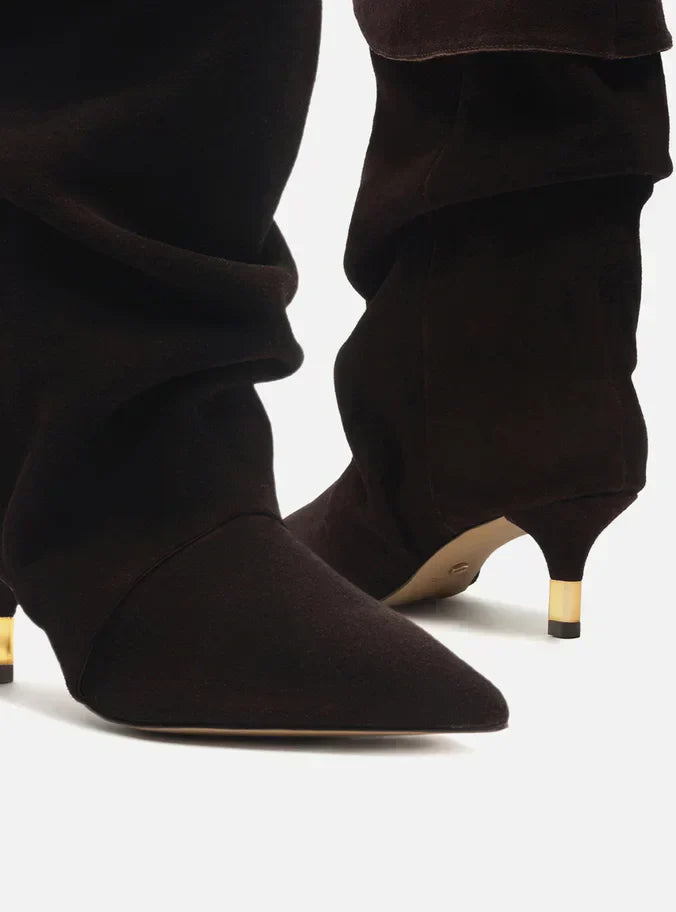 Bota Marrom Café Suede Cano Médio Salto Fino Slouch