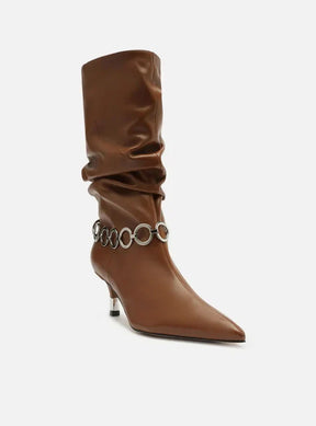 Bota Marrom Couro Salto Fino Slouchy Metais